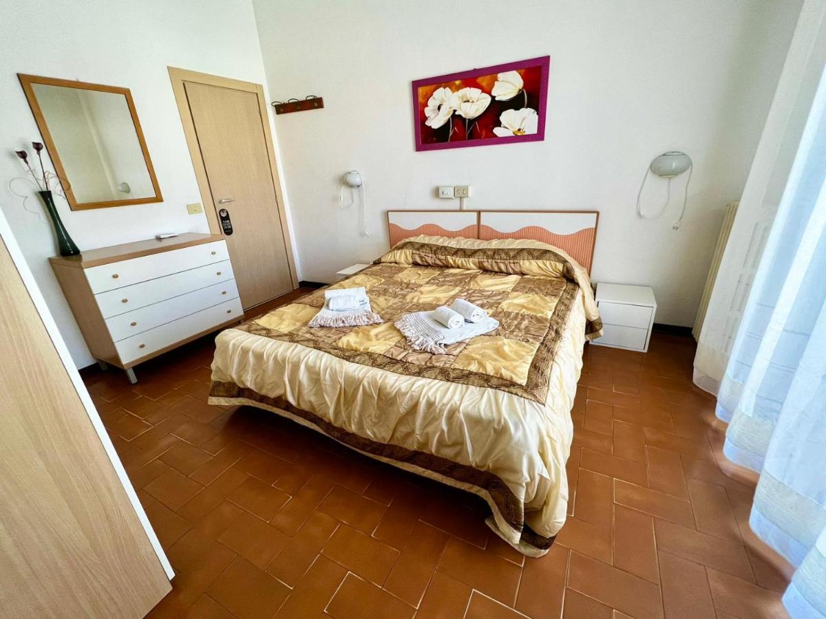 פורטה דיי מארמי Bed&Breakfast Villa Lorena מראה חיצוני תמונה